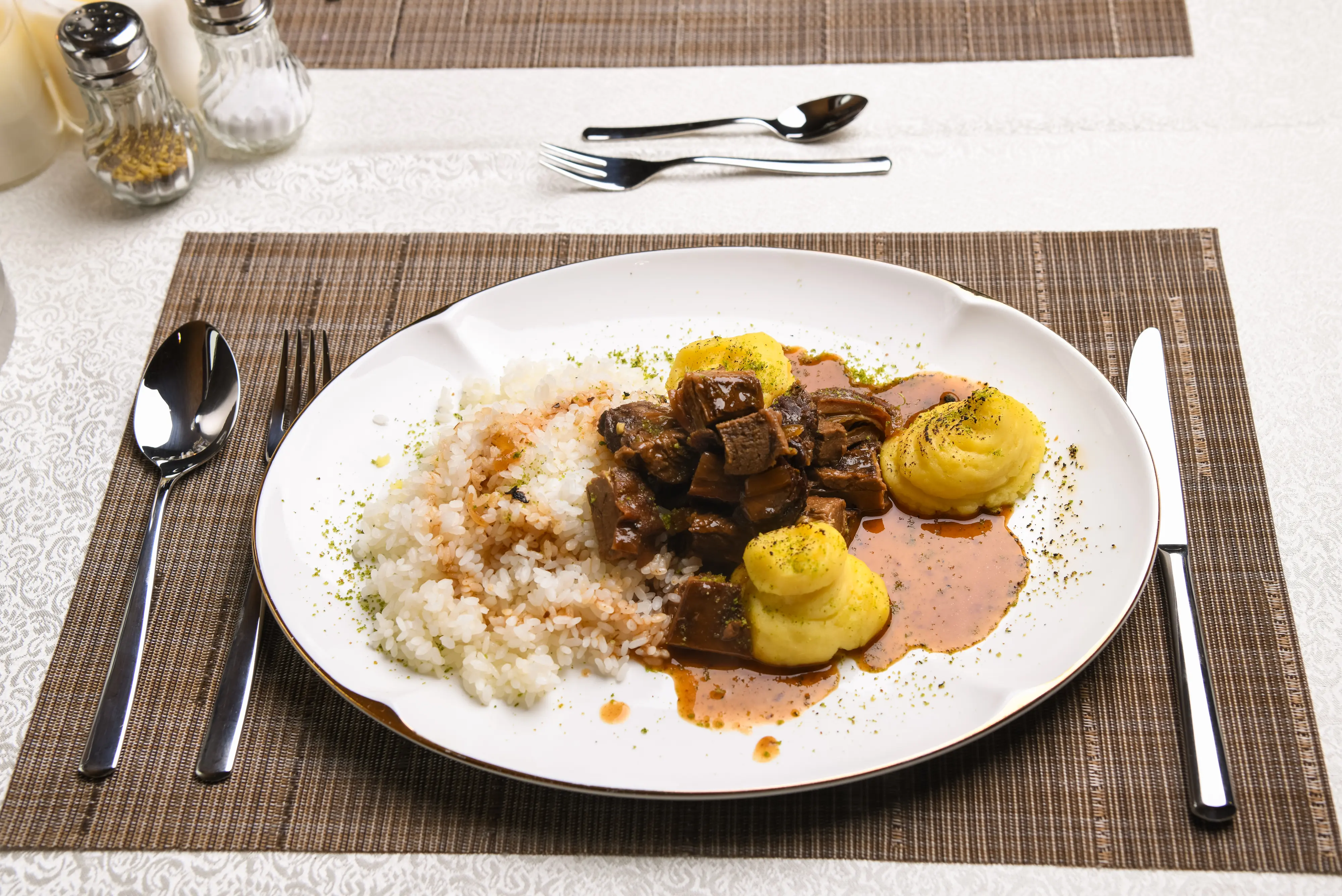 restaurant — carousel — 08