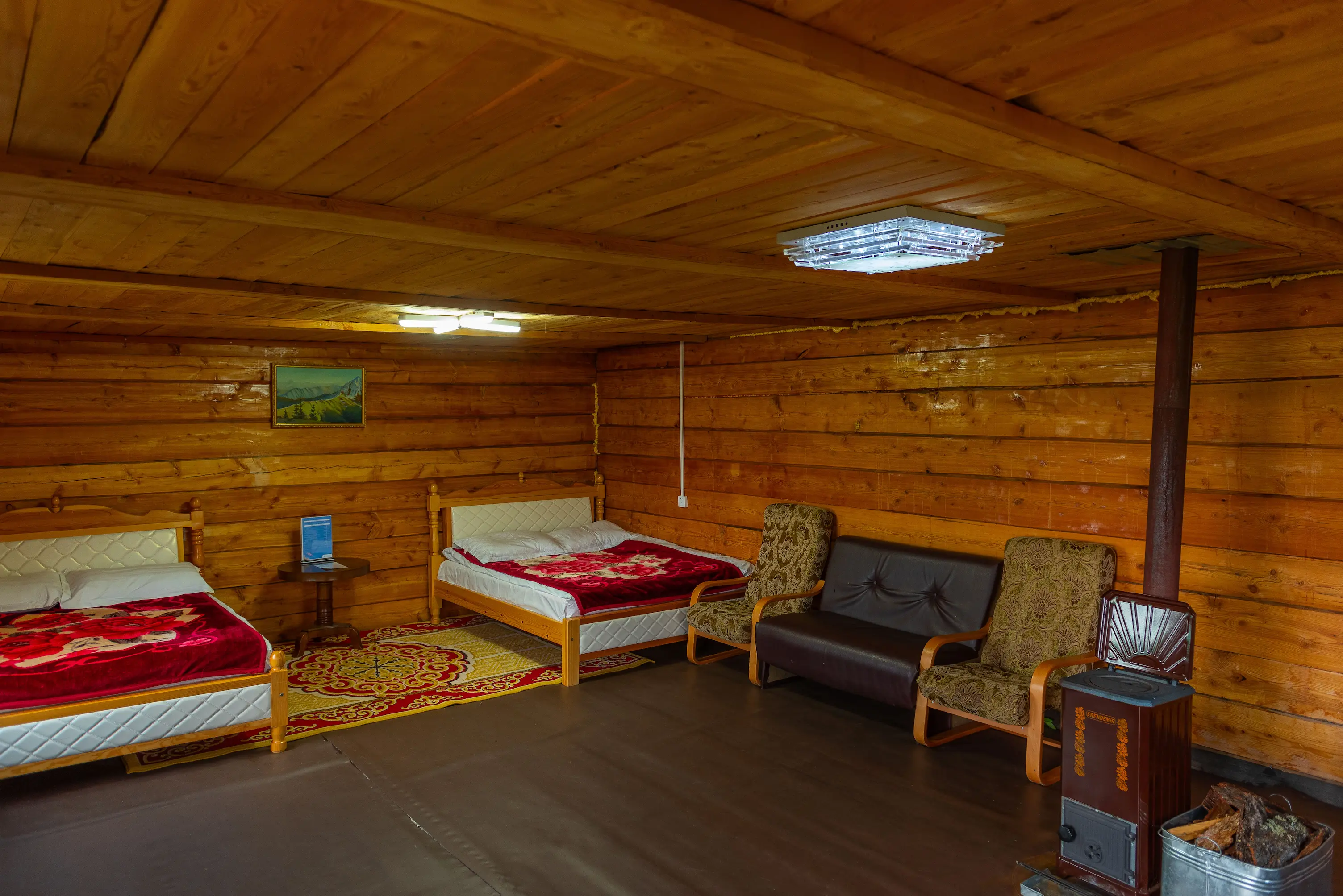 rooms — lakeside cabin — 02